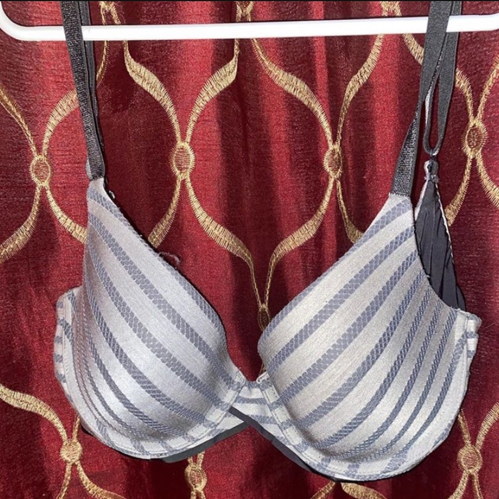 32C Uplift Semi Demi Victoria’s Secret Bra